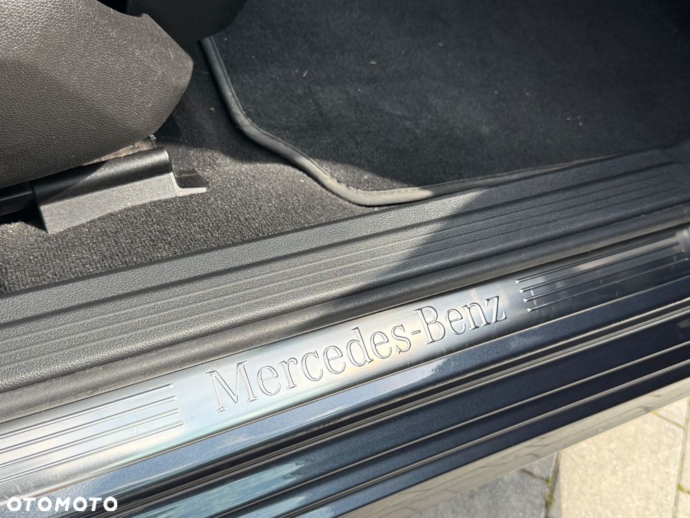 Mercedes-Benz Klasa E 220 CDI BlueEff Avantgarde - 31