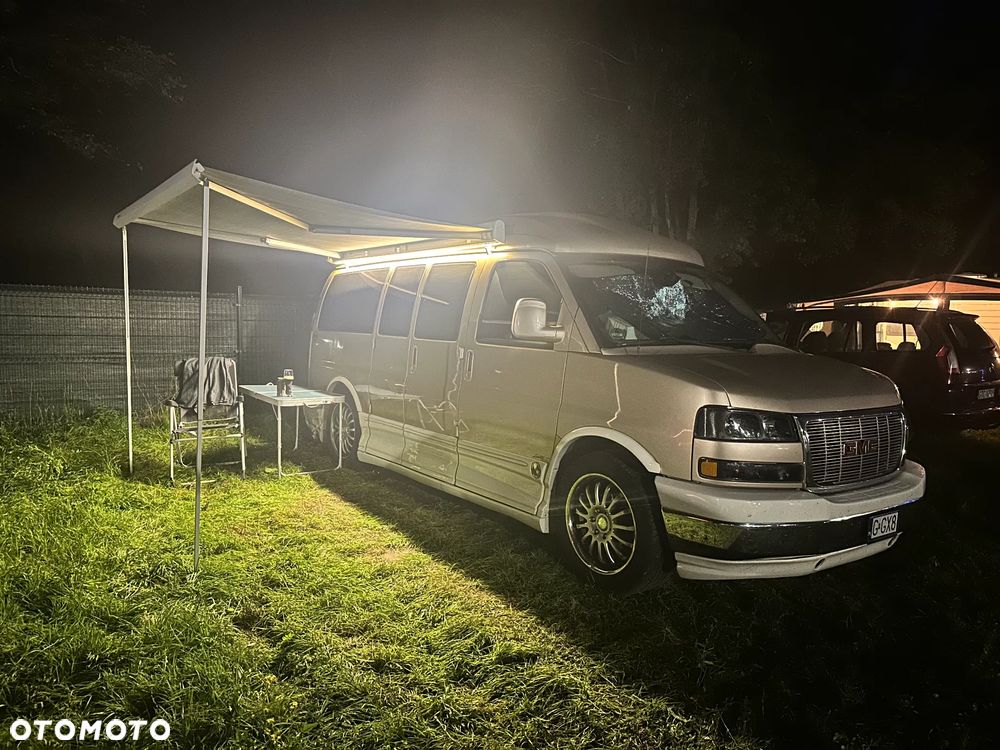 GMC Savana - 37