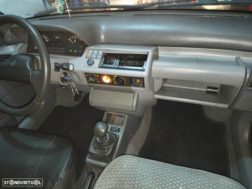 Renault Clio 1.1 RL - 9