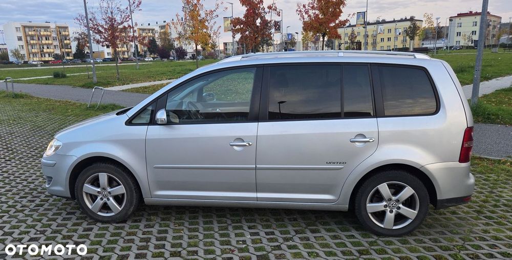 Volkswagen Touran 2008 photo 2