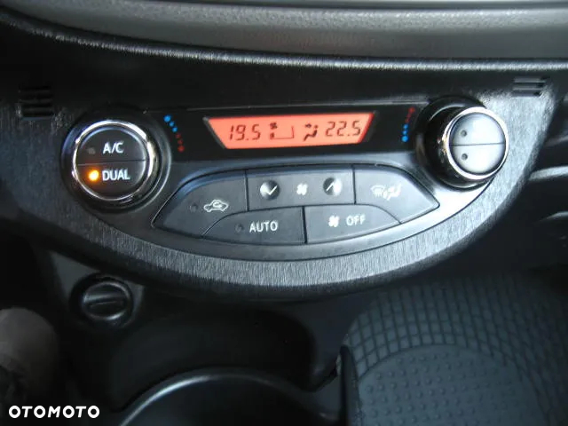 Toyota Yaris 1.33 Premium - 12