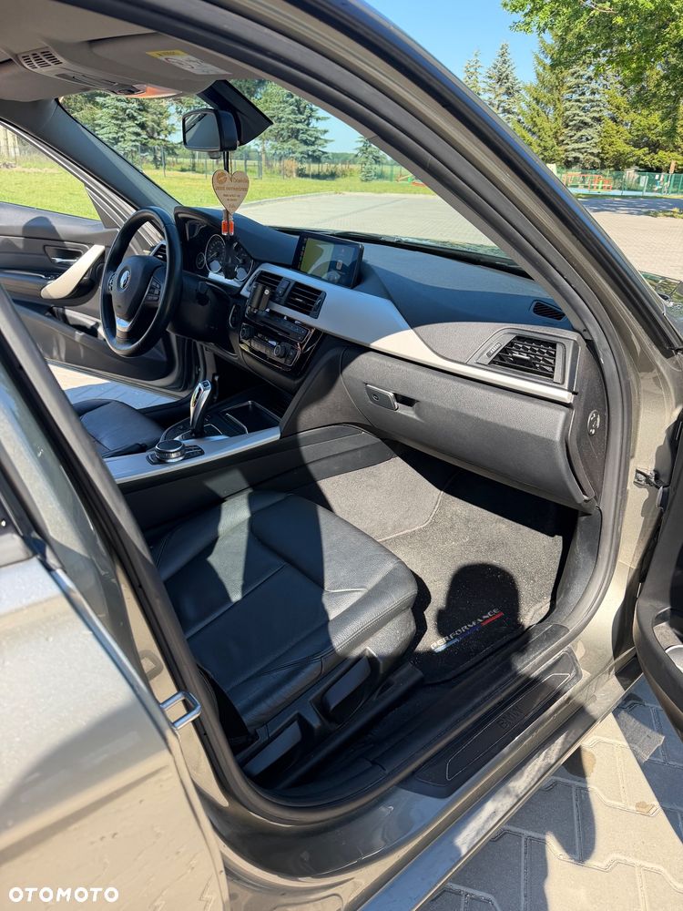 BMW Seria 3 320d Efficient Dynamics Sport Line - 13