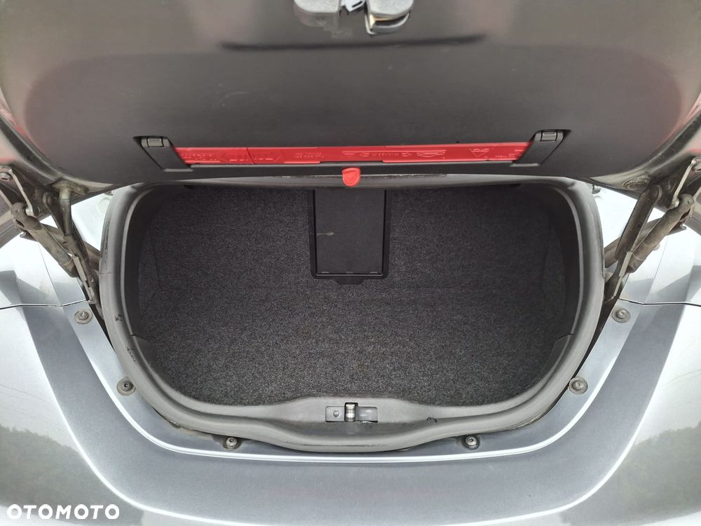 Volkswagen New Beetle - 27