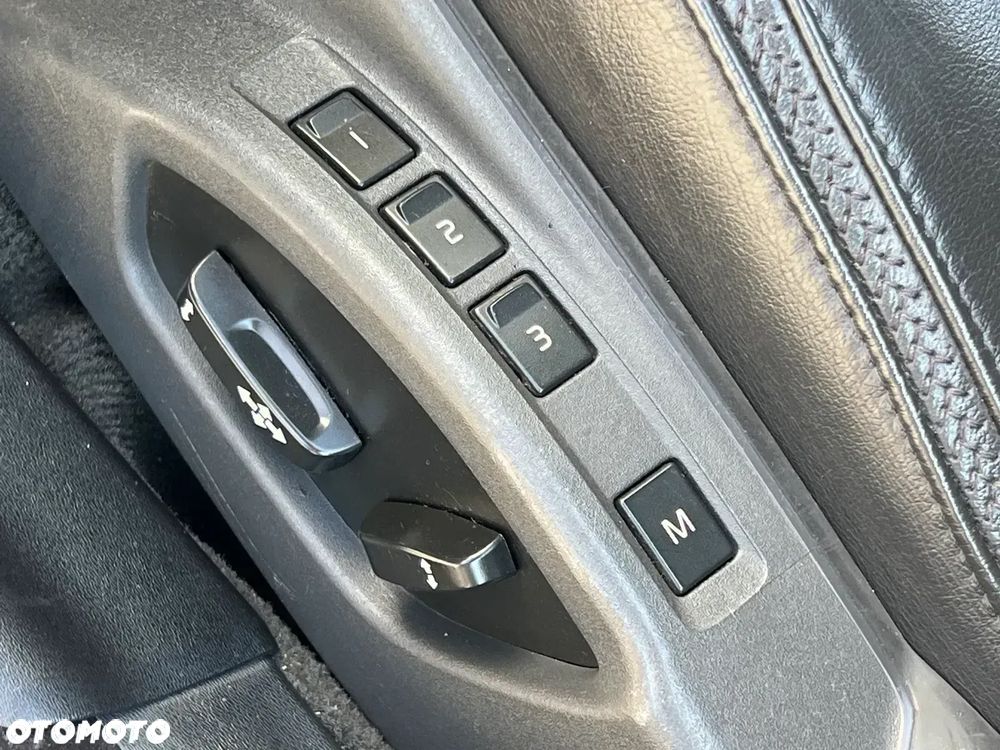Volvo XC 70 - 30