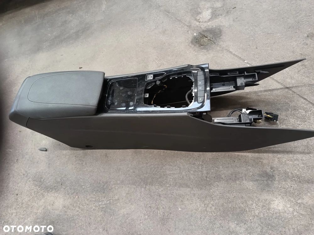 OPEL INSIGNIA B PODŁOKIETNIK TUNEL - 1