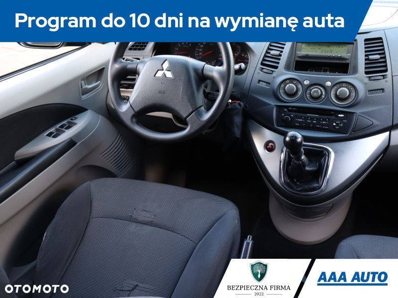 Mitsubishi Grandis - 8