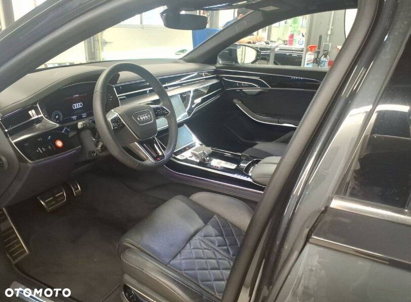 Audi A8 - 7