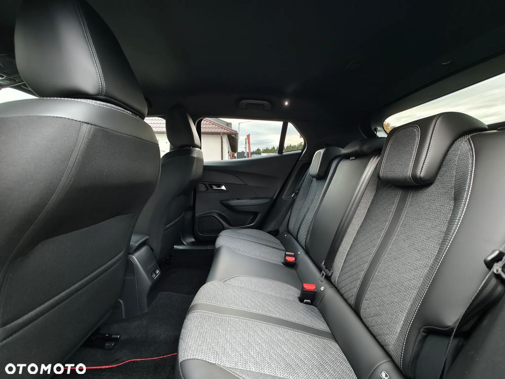 Peugeot 2008 PureTech 130 Allure S&S EAT8 - 32