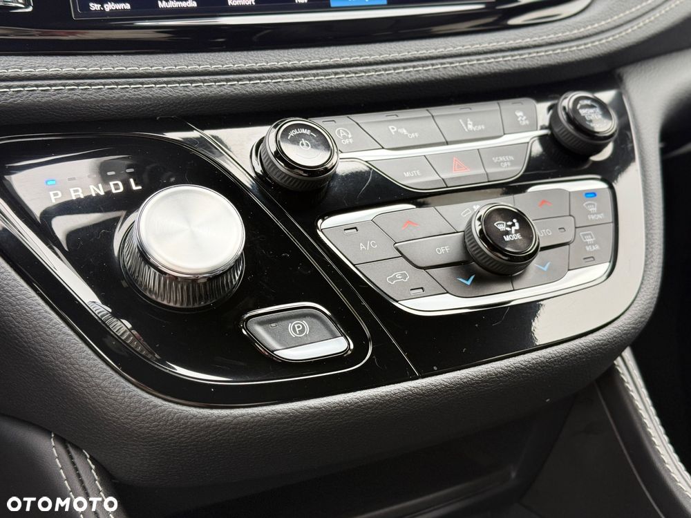 Chrysler Pacifica - 17