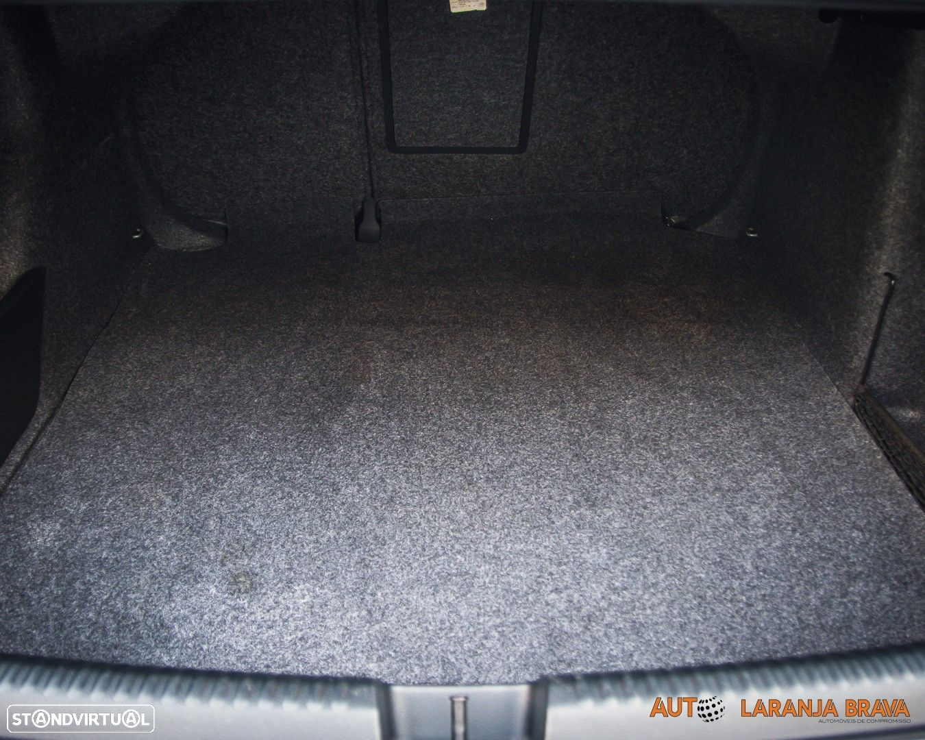VW Jetta 1.6 TDi Confortline - 41