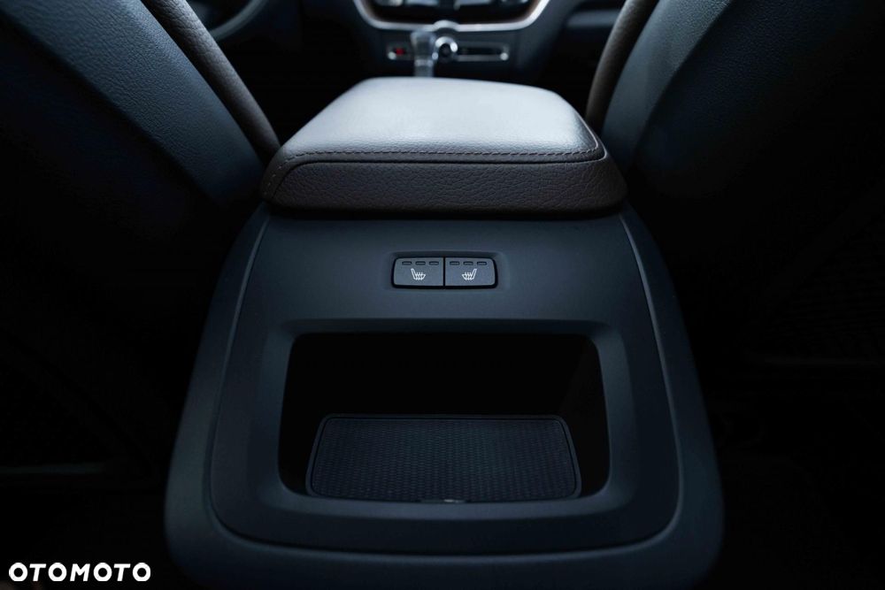 Volvo XC 60 T6 AWD Momentum - 32