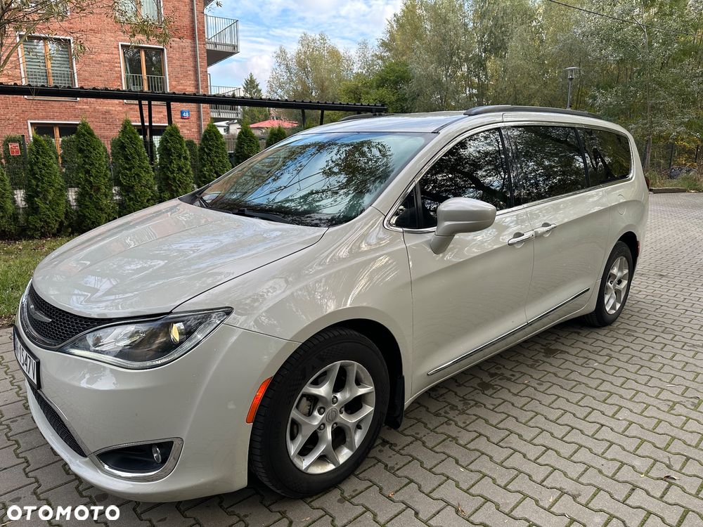 Chrysler Pacifica - 10