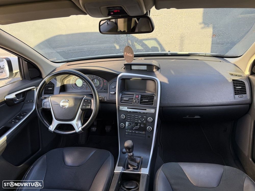 Volvo XC 60 2.4 D Drive Momentum - 11