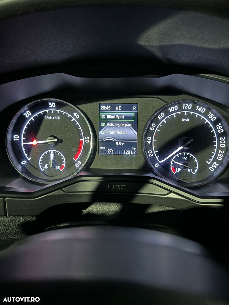 Skoda Superb 1.6 TDI DSG Ambition - 39