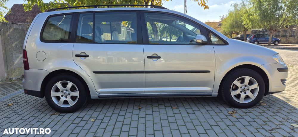 Volkswagen Touran - 12