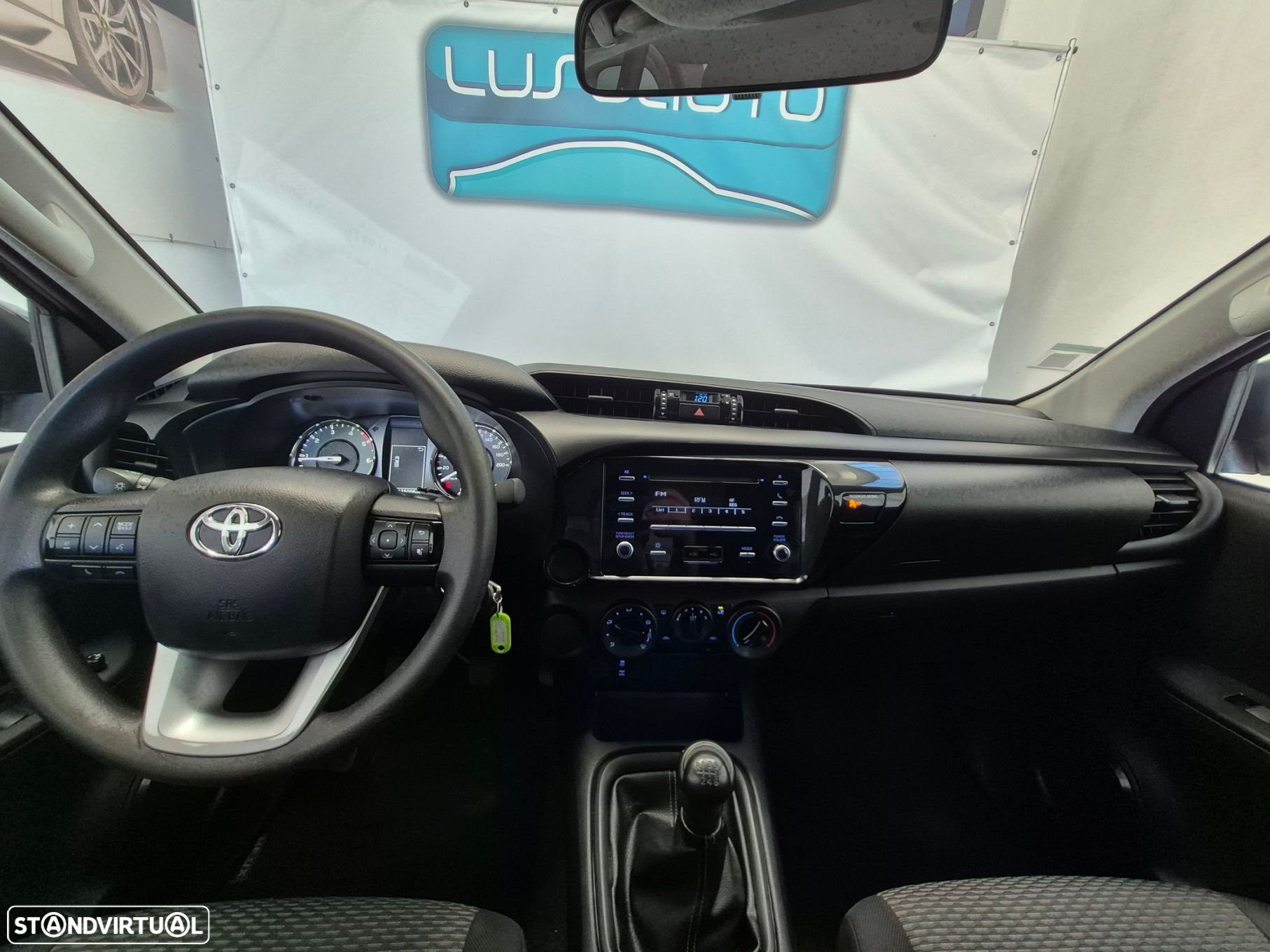 Toyota Hilux 2.4 D-4D 2WD CD - 12