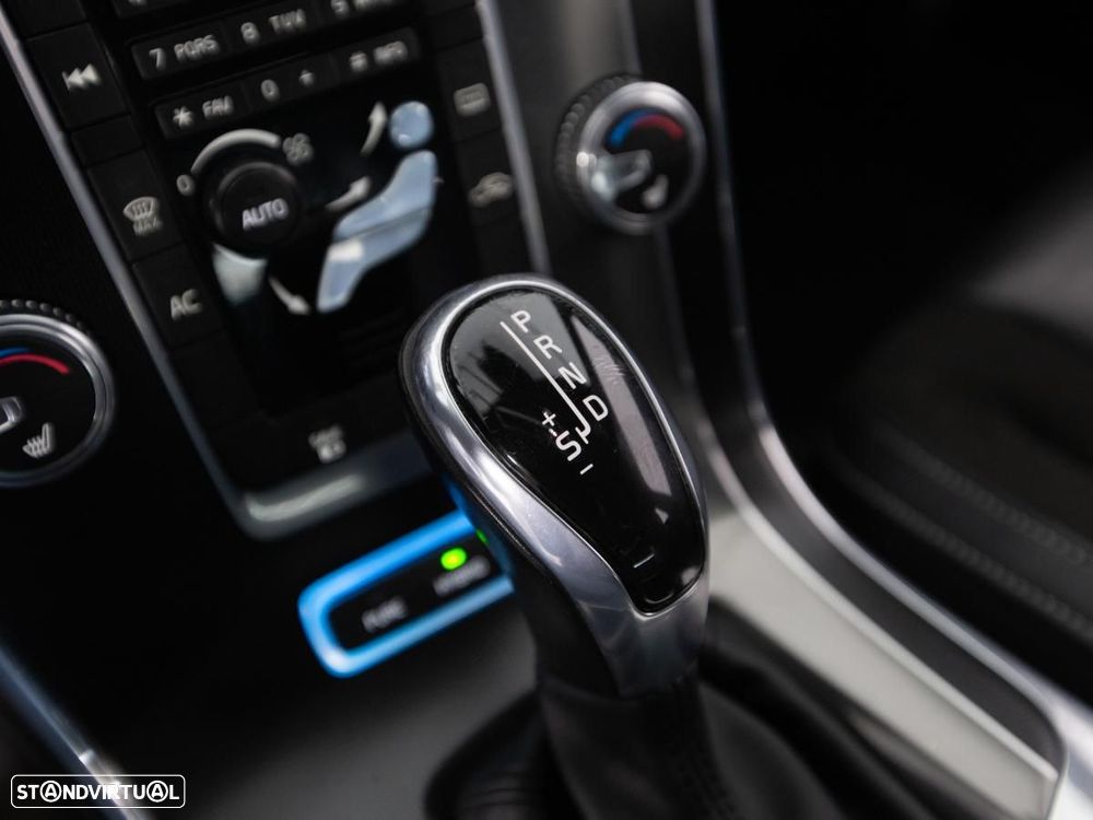 Volvo V60 D6 Twin Engine Geartronic RDesign - 18