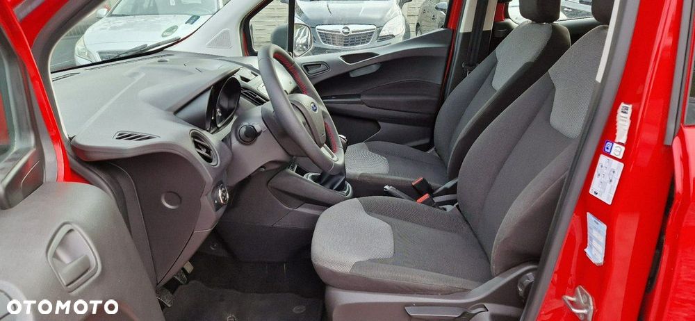 Ford Tourneo Courier - 35