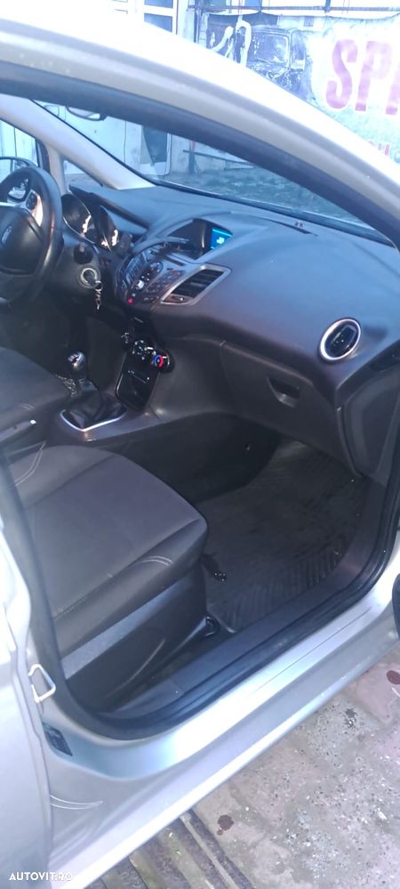 Ford Fiesta 1.6 TDCI DPF Titanium - 16