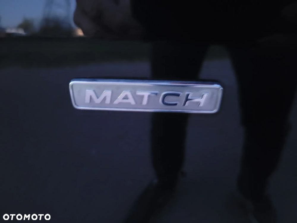 Volkswagen Touran 2.0 TDI DPF MATCH - 12