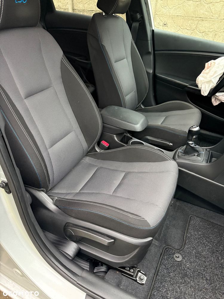 Hyundai i30 blue 1.6 CRDi Passion - 19