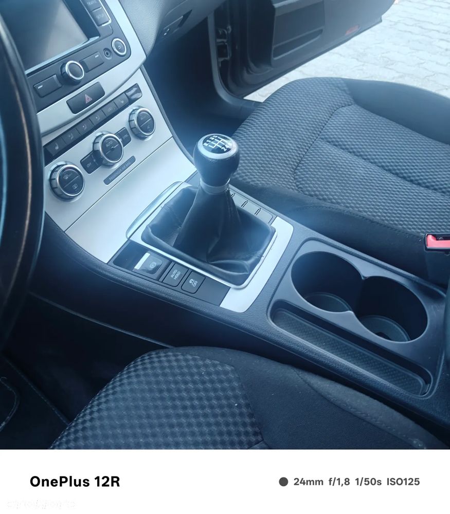 Volkswagen Passat Variant 1.6 TDI BlueMotion - 11