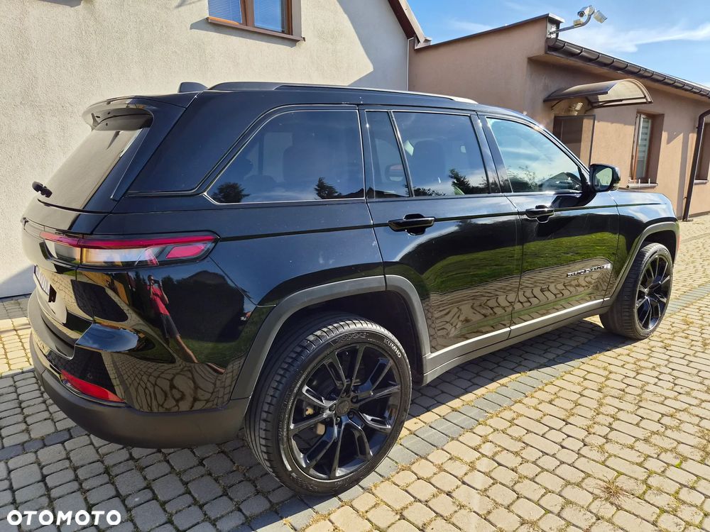 Jeep Grand Cherokee - 33