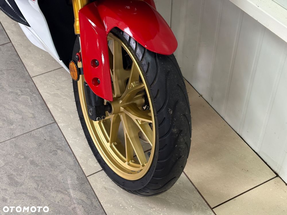 Yamaha YZF - 8