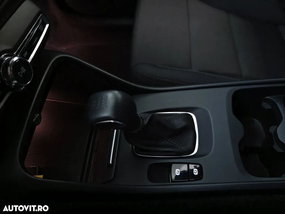 Volvo XC 40 T3 Momentum Pro - 13
