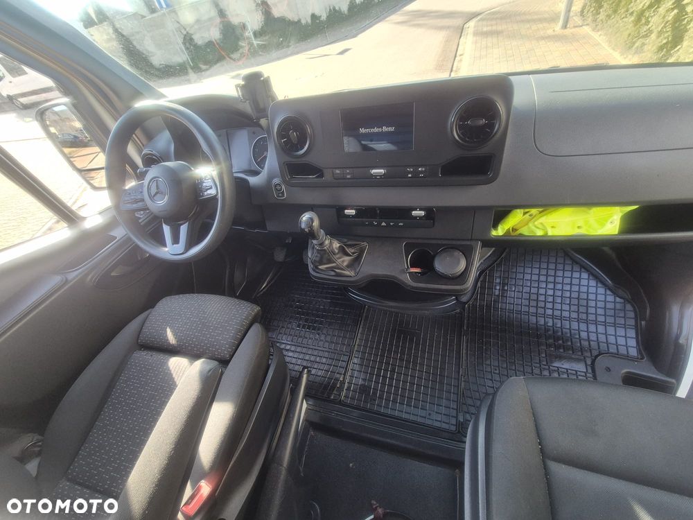 Mercedes-Benz Sprinter - 10