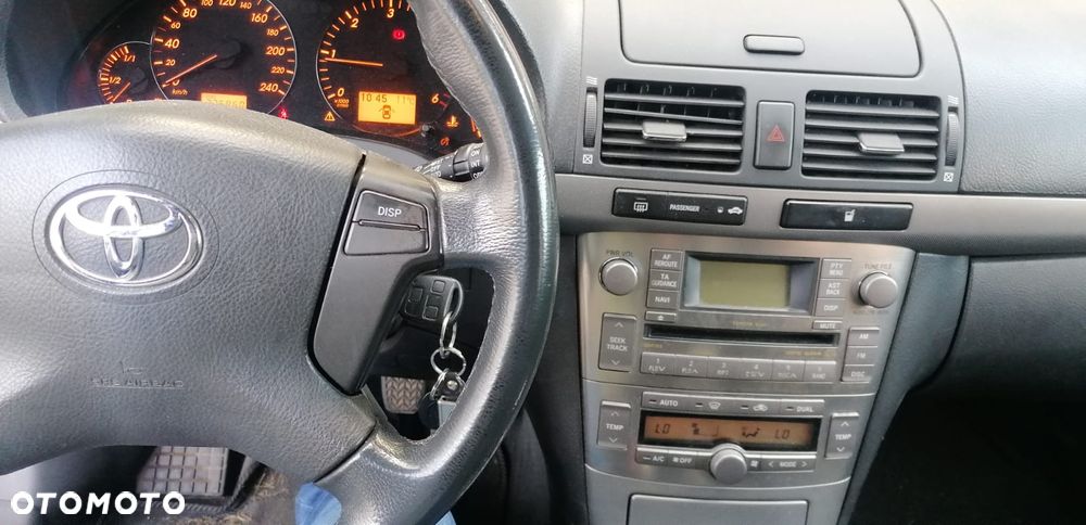 Toyota Avensis - 2