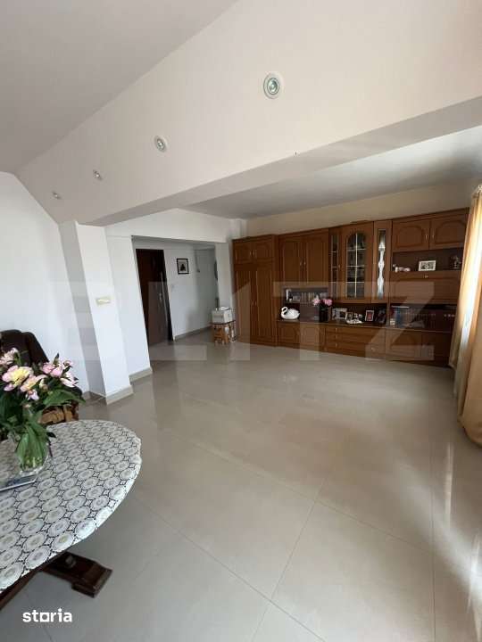 Apartament cu 4 camere, Campia Turzii, zona Centrala — fotografia 1