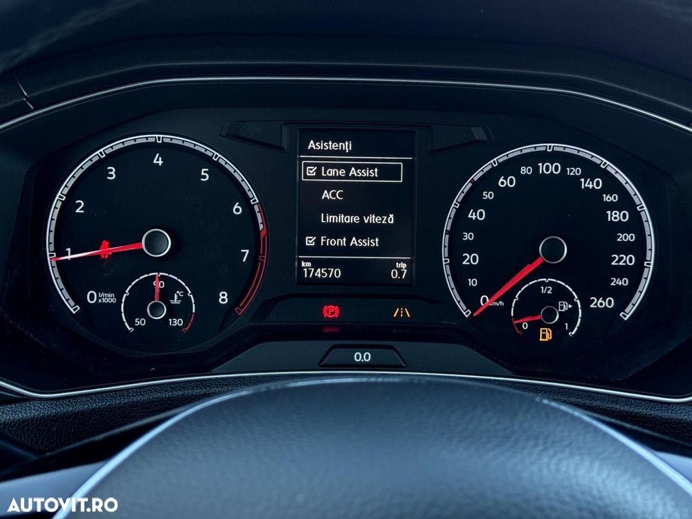 Volkswagen T-Roc - 19