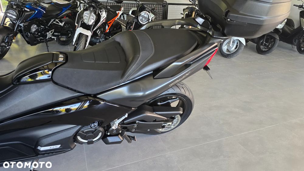 Yamaha Tmax - 15