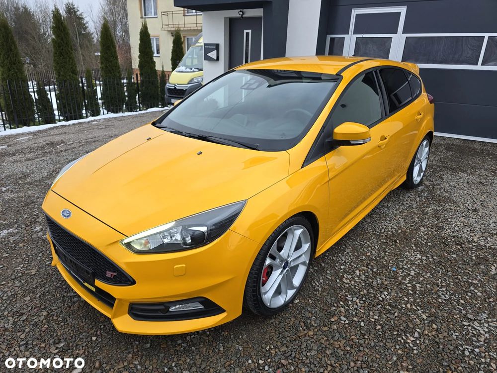 Ford Focus 2.0 EcoBoost ST mit Leder-Sport-Paket - 2