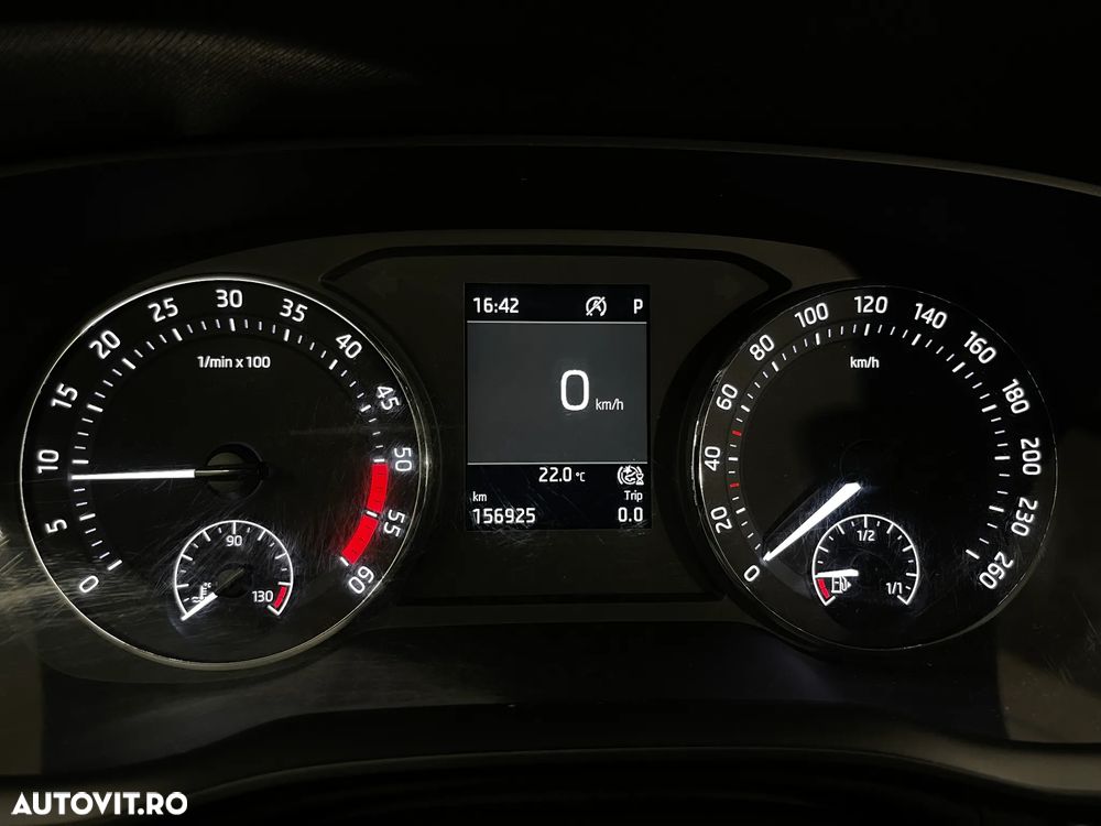 Skoda Octavia 2.0 TDI DSG Ambition - 29