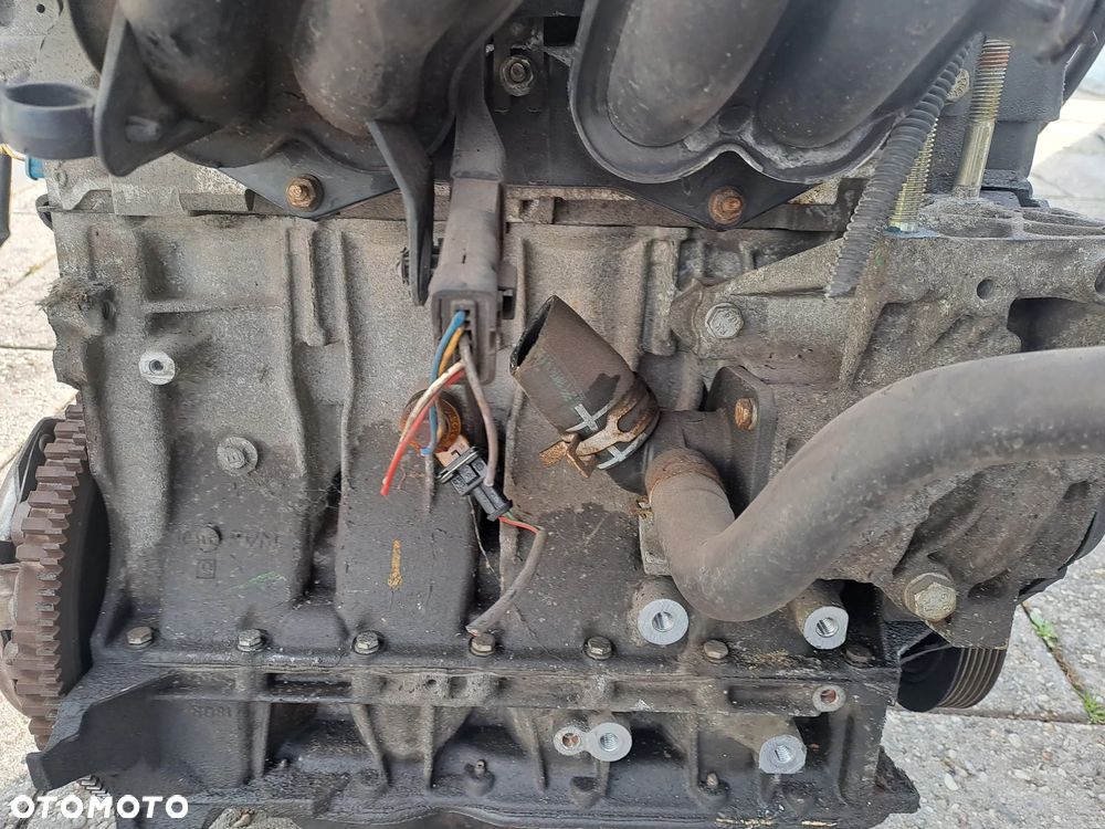 Peugeot 206 1.4 8V silnik kompletny kod KFW KFX - 8