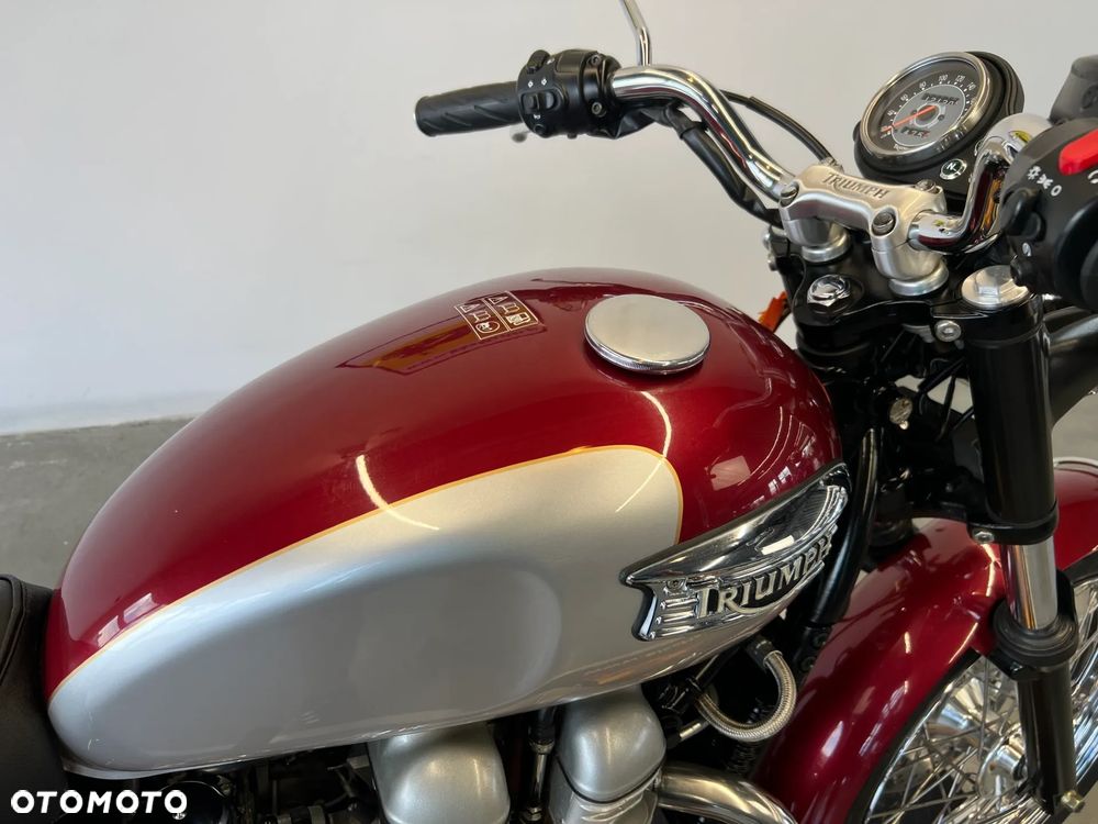 Triumph Bonneville - 20