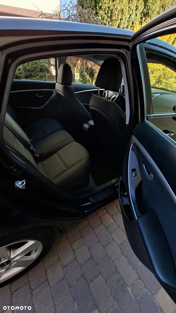 Hyundai i30 blue 1.4 Passion - 12