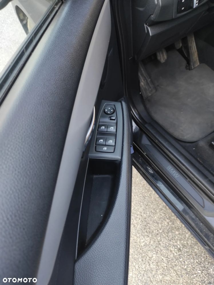 BMW Seria 2 218d - 24