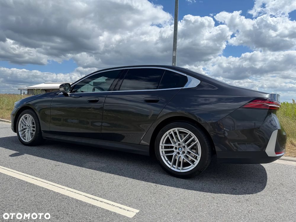 BMW Seria 5 520i mHEV - 3