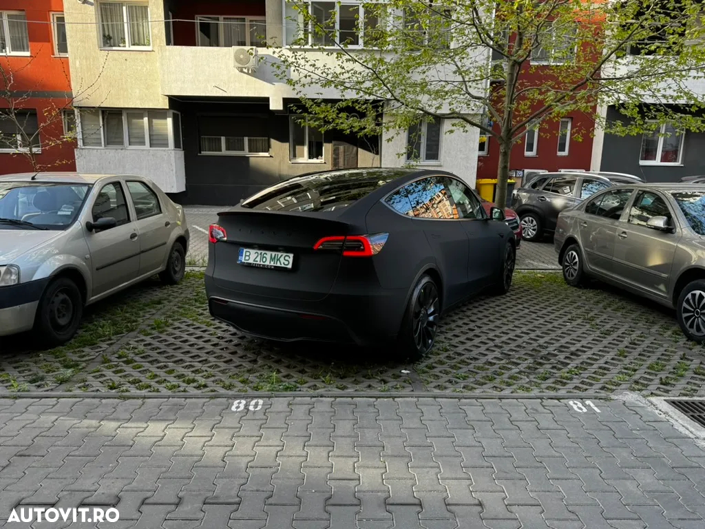 Tesla Model Y - 6