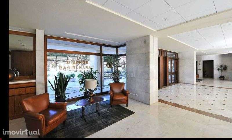 T4 NAS LARANJEIRAS - Condomínio Privado com garagem - Grande imagem: 3/4