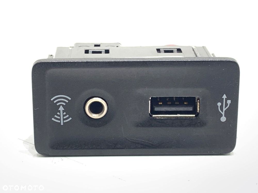 GNIAZDO USB - 84.00 PLN - VW GOLF VII (5G1, BQ1, BE1, BE2) 2012 - 2022 1.6 TDI 81 kW [110 KM] olej - 1