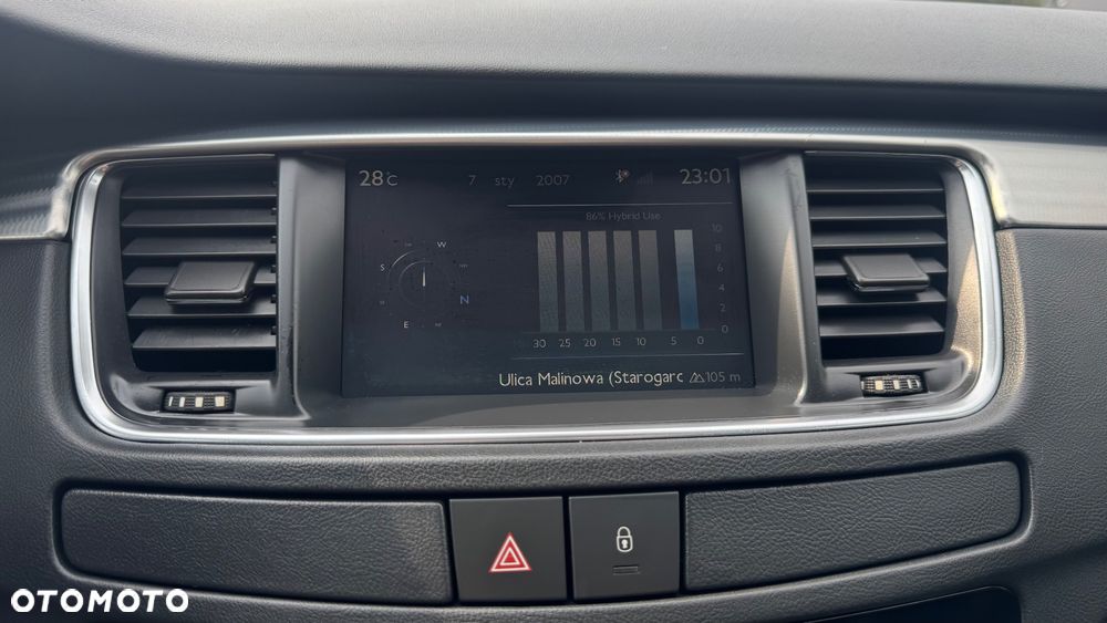 Peugeot 508 RXH Hybrid4 - 13