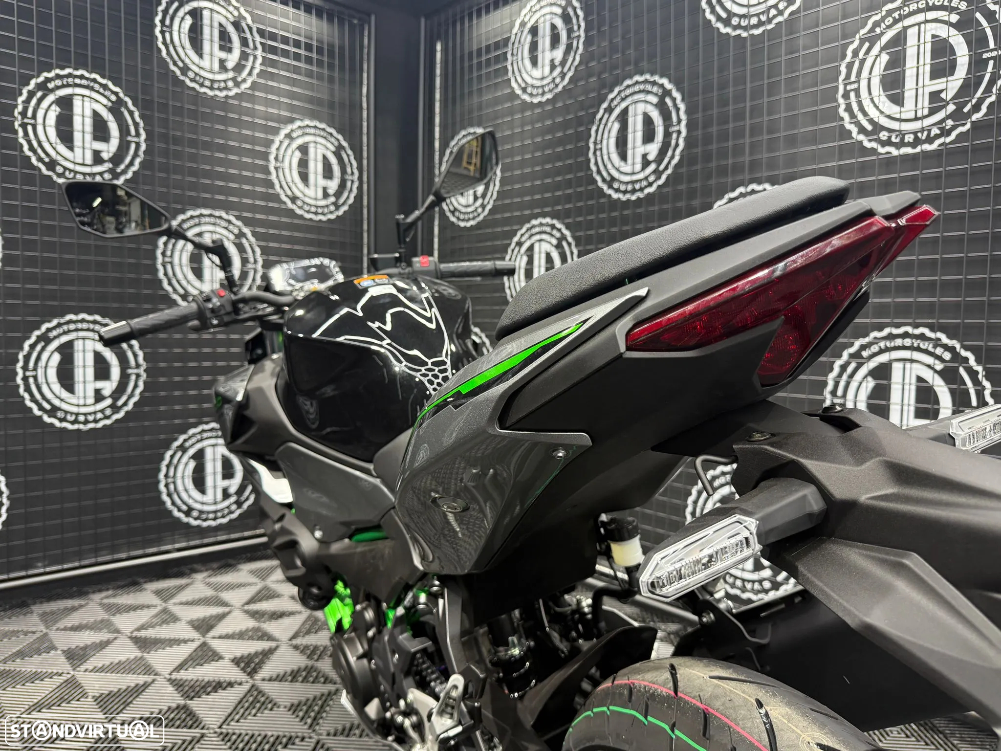 Kawasaki Z 500 SE 2025 - 8
