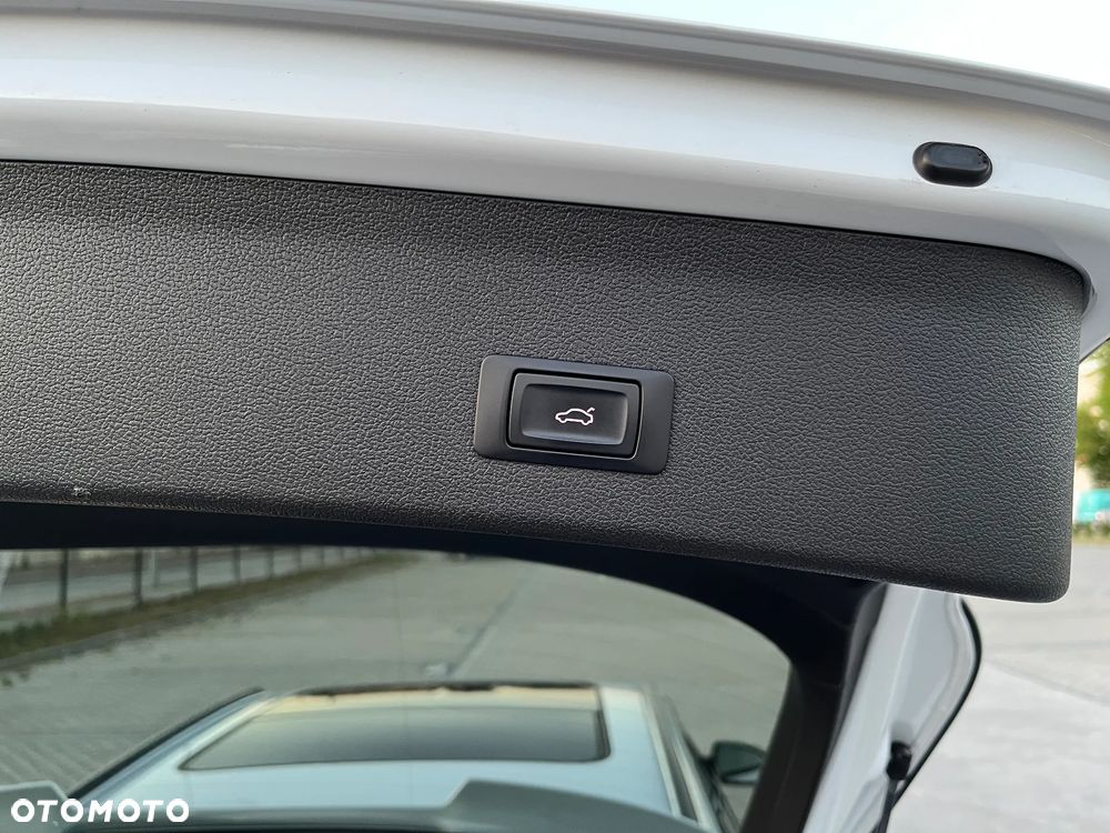 Audi A4 Avant 2.0 TDI DPF clean diesel S line Sportpaket - 26