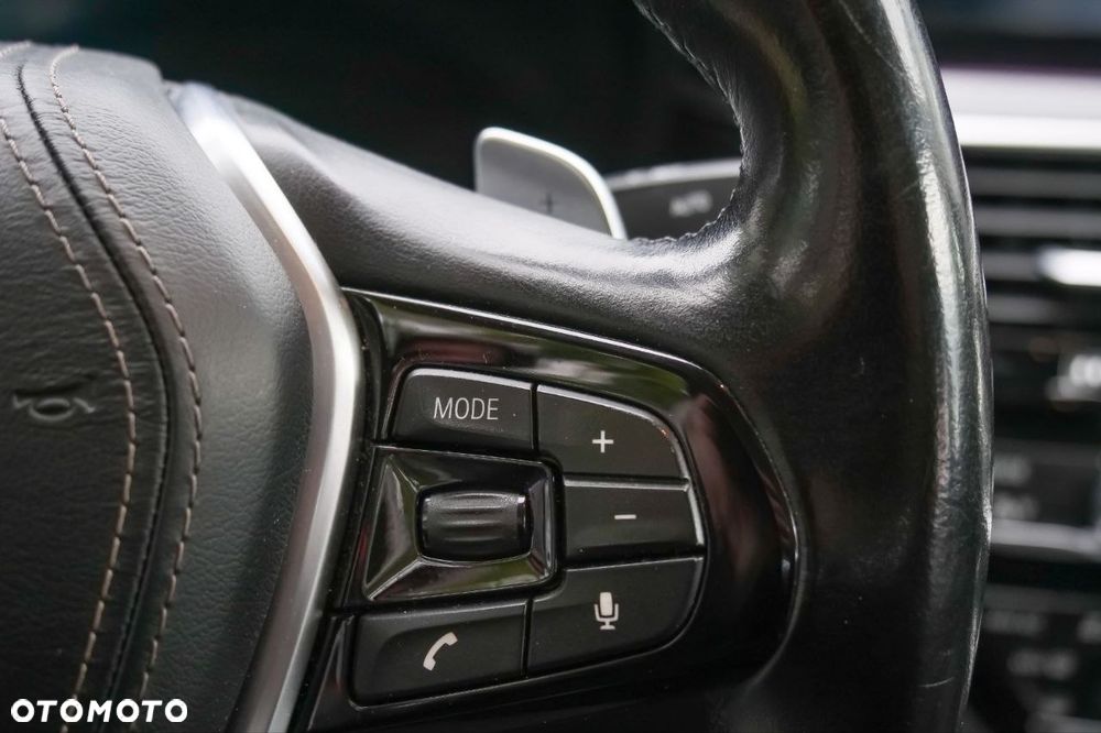 BMW Seria 5 518d Sport Line - 13