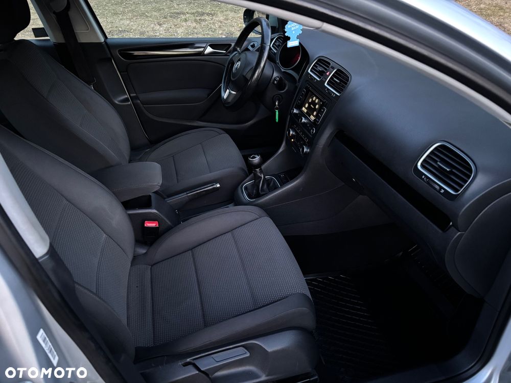 Volkswagen Golf 1.6 TDI DPF Highline - 17