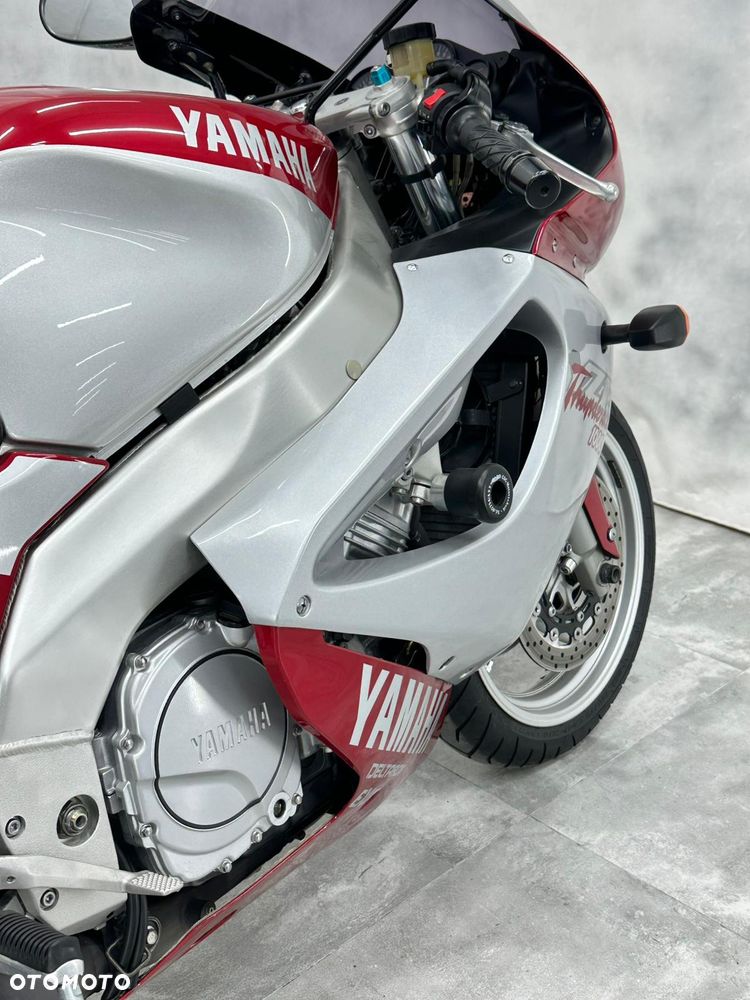 Yamaha YZF - 37